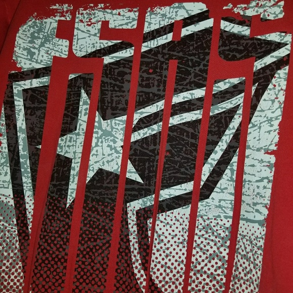 📦5/$25📦Red Tee Shirt - Picture 2 of 3